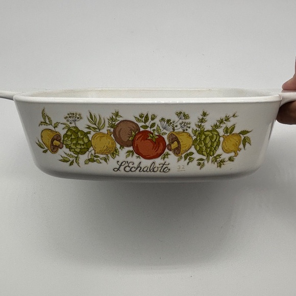 Corningware Other - Corningware Vintage 1 Qt. L'Echalote Pattern Baking Dish with Clear Lid, Marked